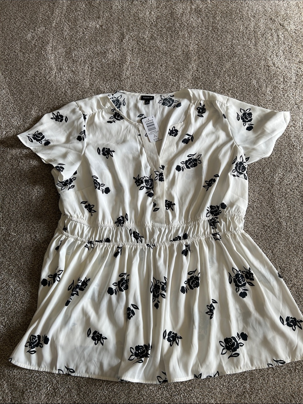Torrid White Top with Black Floral Print NWT 2X
